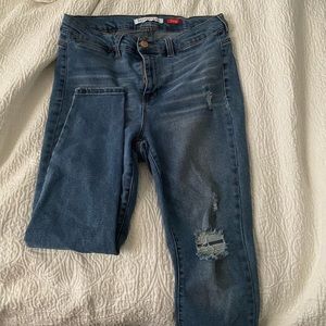 Ripped skinny jeans